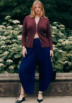 Petal Shape Open Side Jean