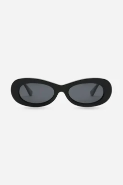 SoHo / Black
